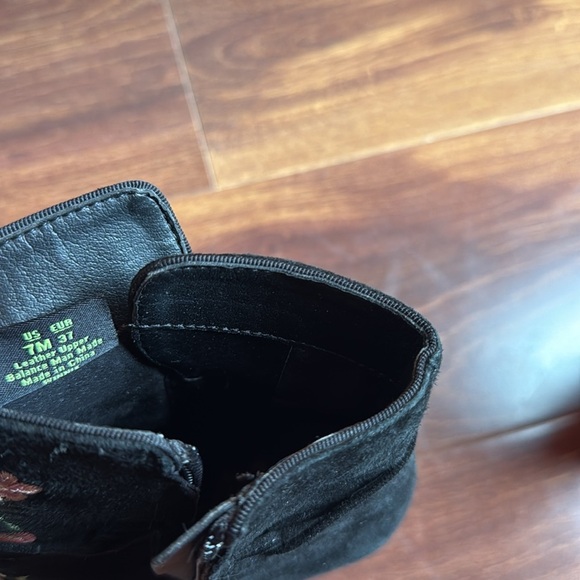 Sam Edelman Black Heeled Suede Boots with Floral Embroidery Size 7 - Picture 9 of 11